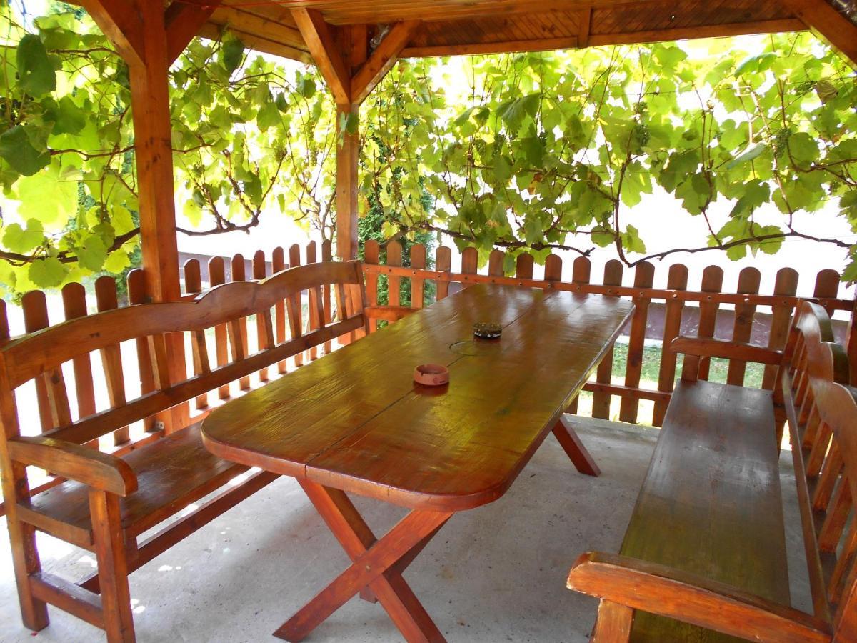 Bed and Breakfast Árpád Panzió Győr Esterno foto
