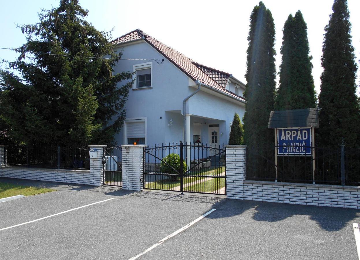 Bed and Breakfast Árpád Panzió Győr Esterno foto