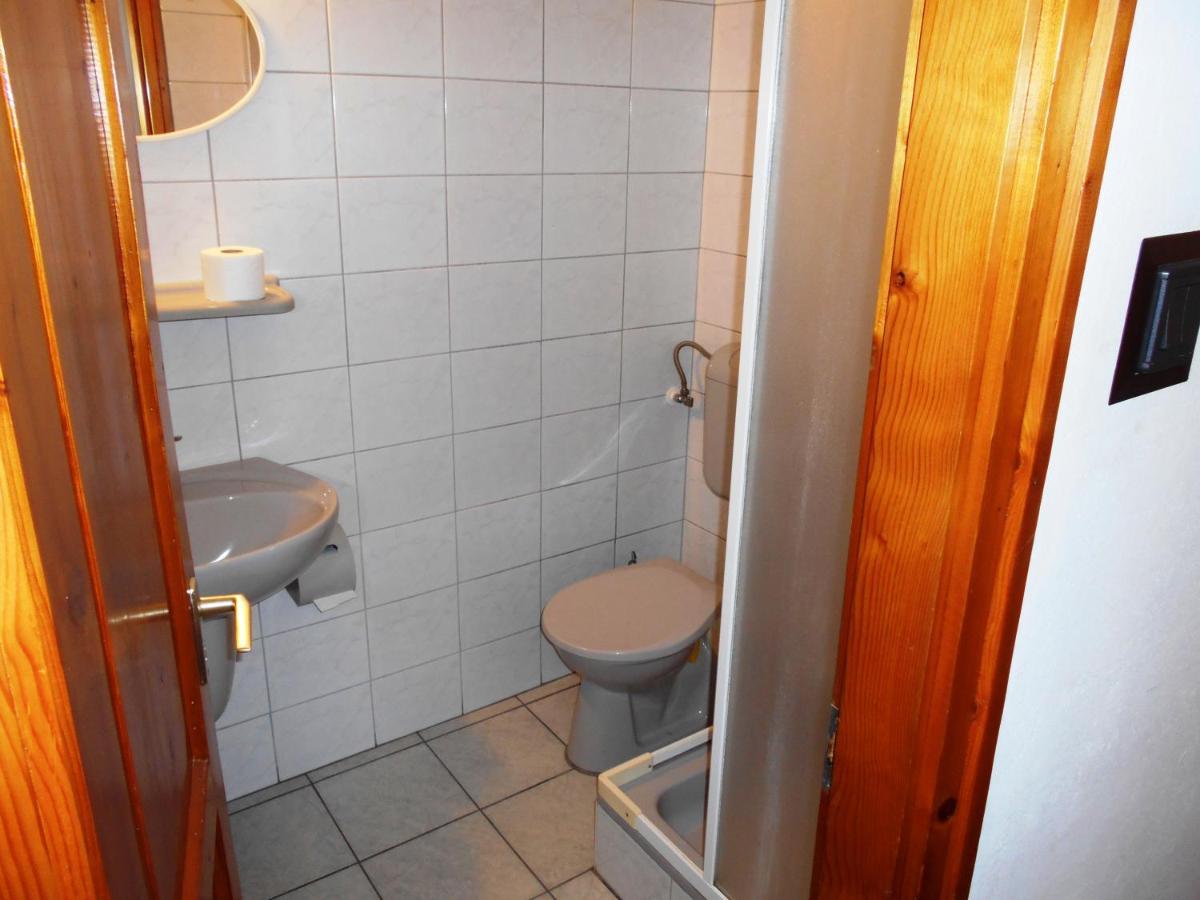 Bed and Breakfast Árpád Panzió Győr Esterno foto