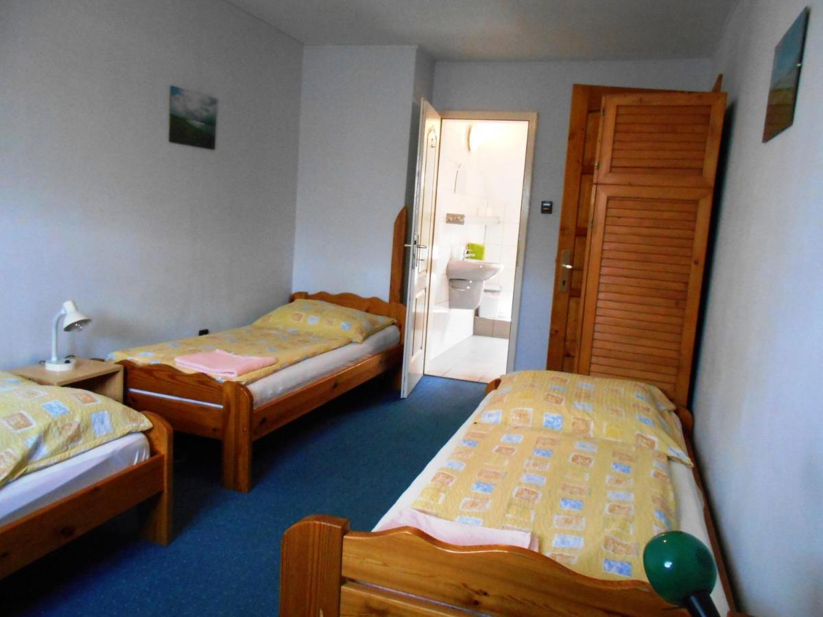 Bed and Breakfast Árpád Panzió Győr Esterno foto