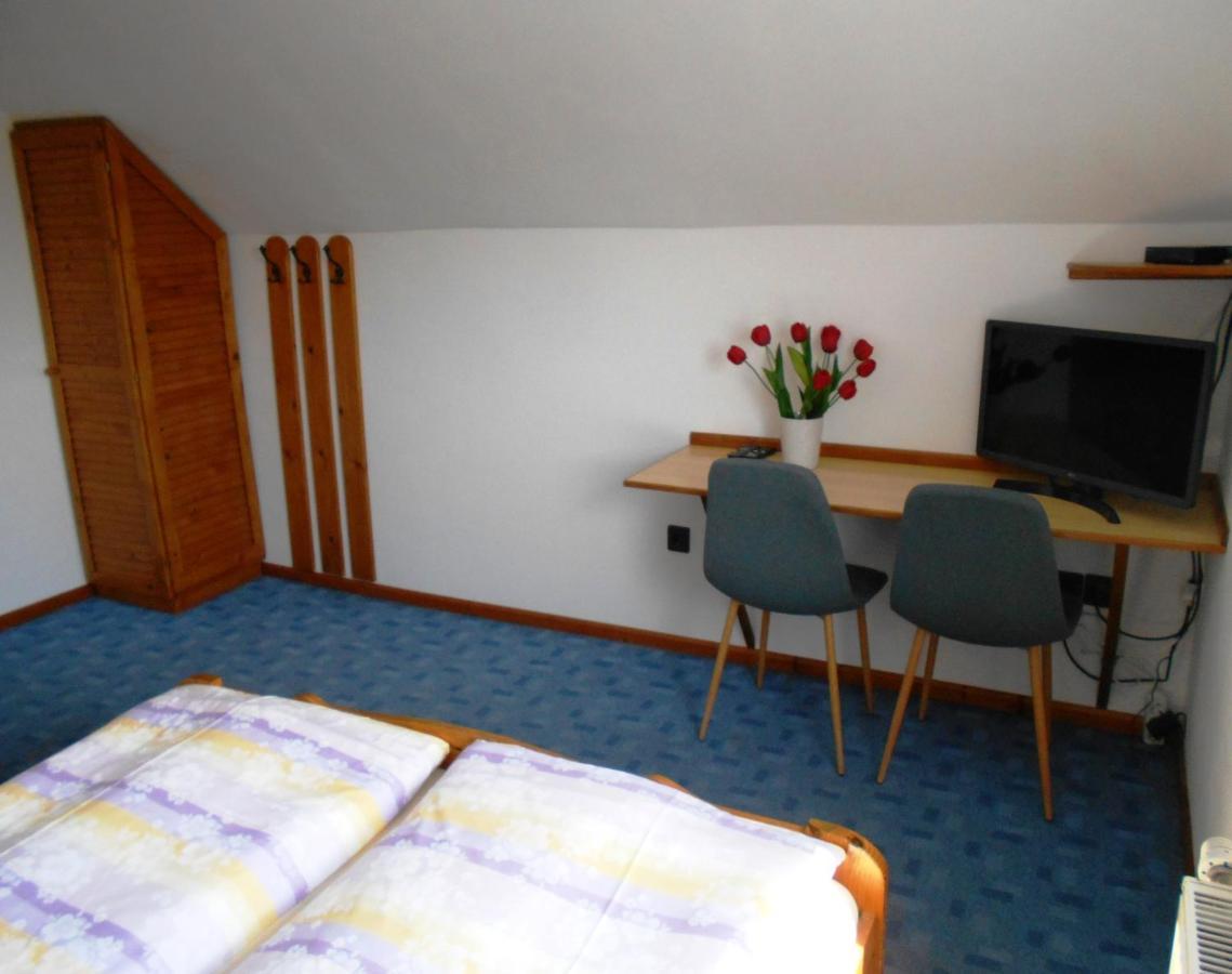 Bed and Breakfast Árpád Panzió Győr Esterno foto